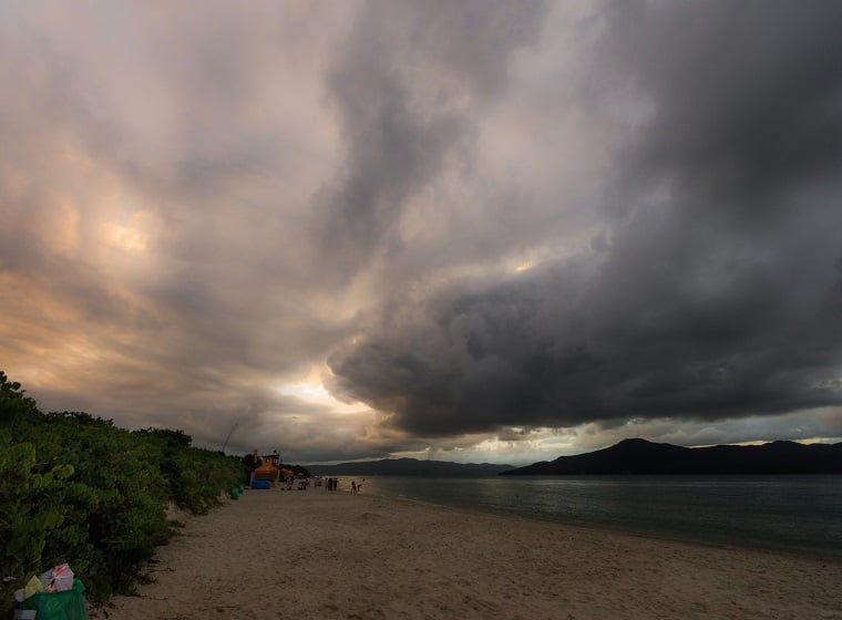 Imagem Alerta para muita chuva no litoral de Santa Catarina