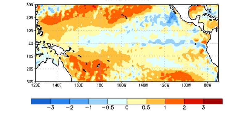 Figura 1. Anomalias médias da temperatura da superfície do mar (°C) para a semana centrada em 30 de abril de 2025. As anomalias são calculadas em relação às médias semanais do período-base de 1991 a 2020.