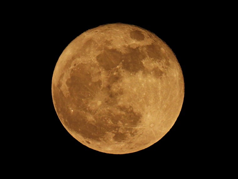 Imagem Saiba porque a lua cheia de junho é chamada de lua de morango
