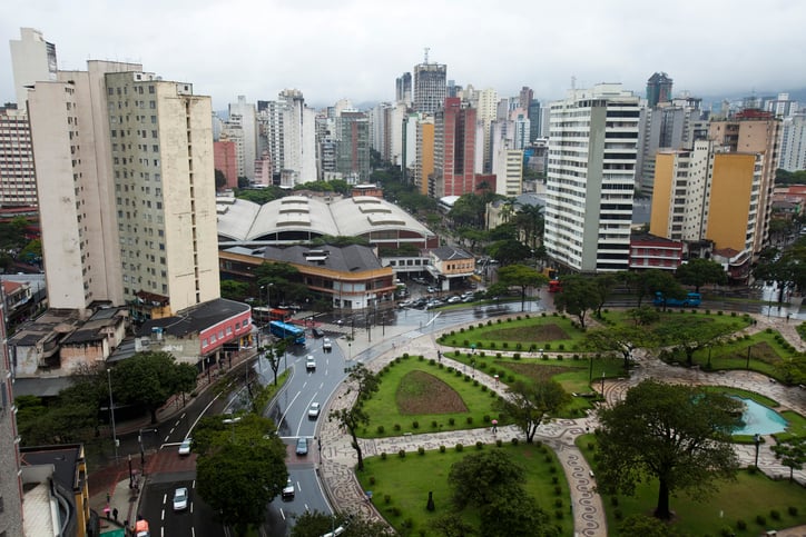 Imagem Frente fria derruba temperaturas em SP e RJ e leva chuva a BH e Vitória