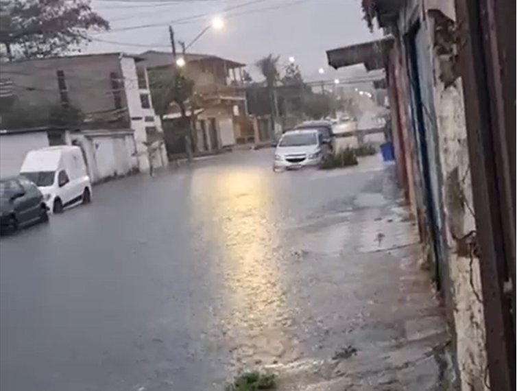 Imagem Chuva ainda preocupa no fim de semana no litoral de SP