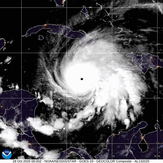 Olho do furacão Melissa próximo da Jamaica em 28/10/25