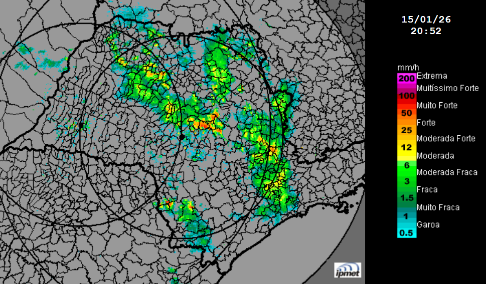 Chuva moderad a forte (manchas amarelas e vermelhas)  em SP,  às 20h52 de 15/01/2026 