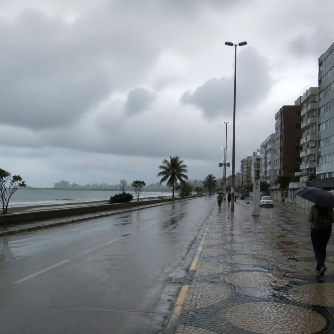 Chuva segue na faixa leste do Nordeste, enquanto o interior continua com baixa umidade do ar