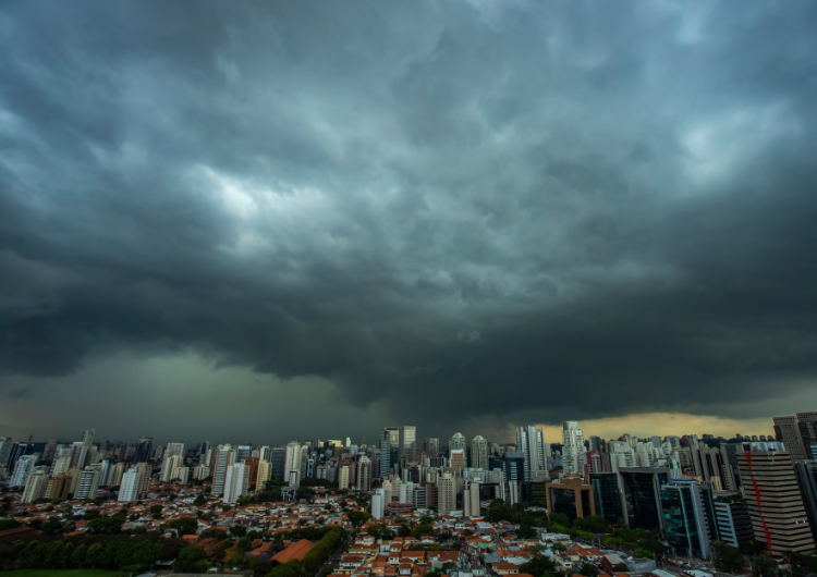 Frente fria leva chuva a Mato Grosso do Sul e avança para o Sudeste