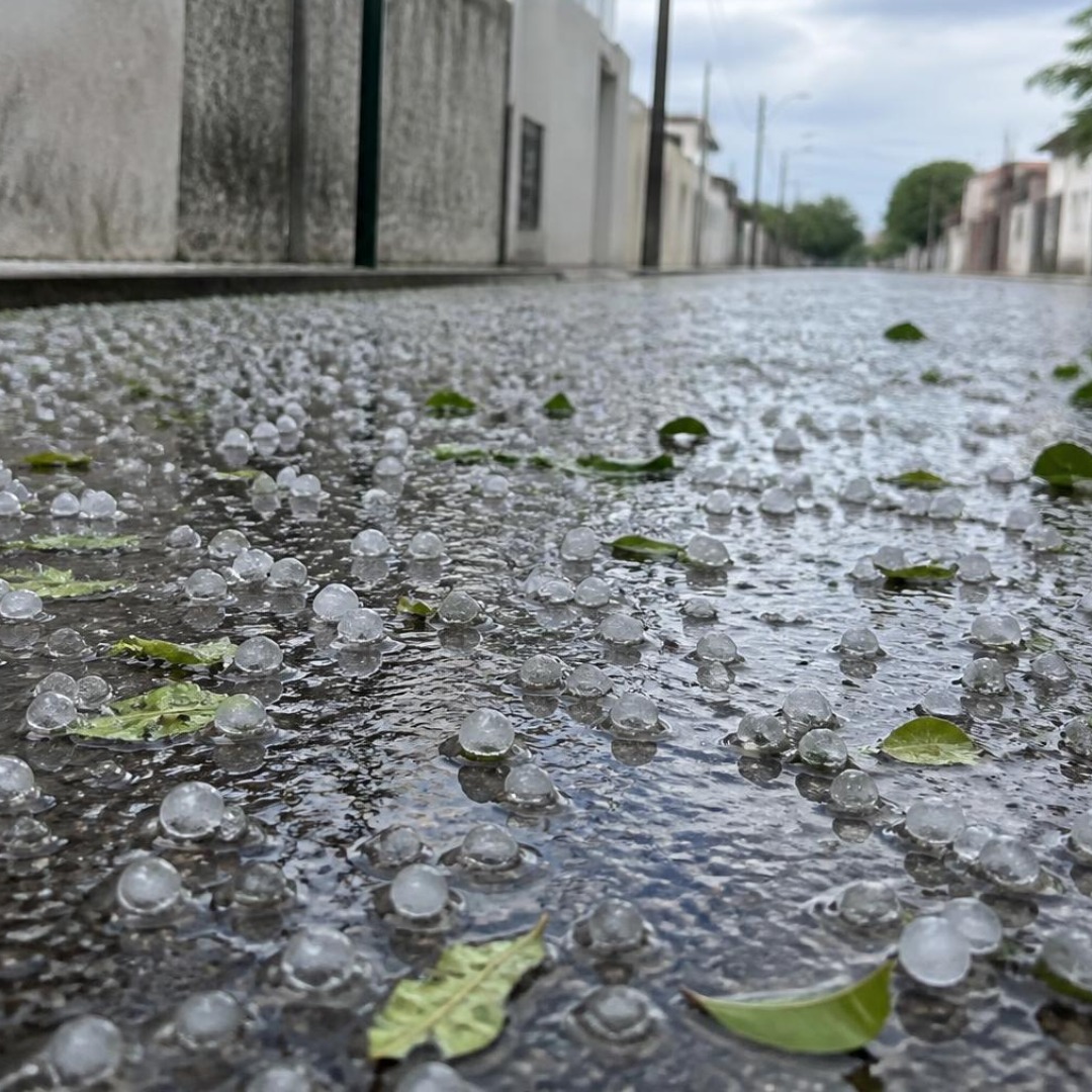 Entenda por que o ar frio em altitude favorece a formação de granizo