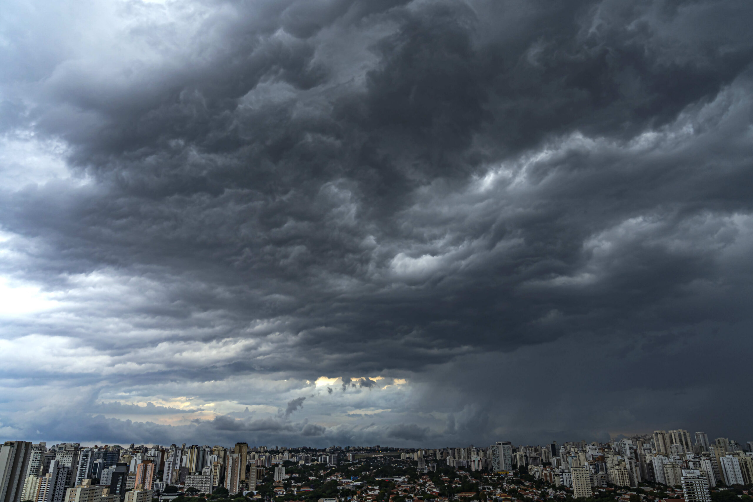 Calor e umidade: entenda como se formam as pancadas de chuva convectivas