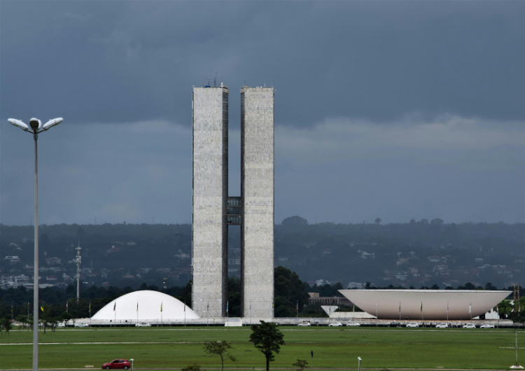 Chuva ganha força pelo Centro-Oeste e pode chegar a Brasília
